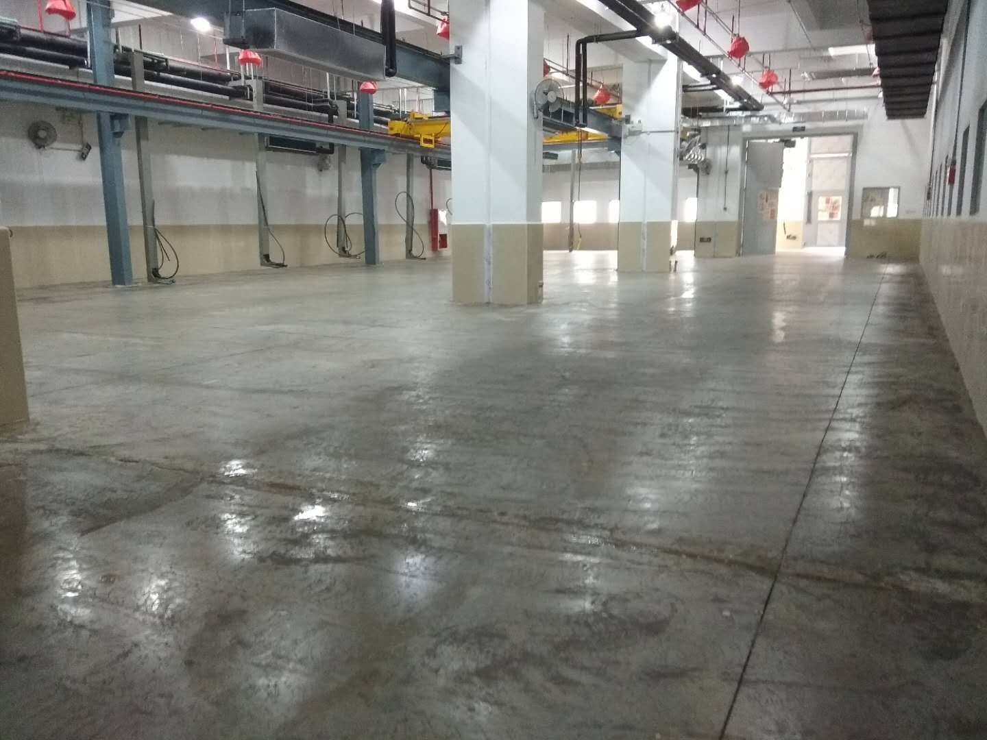 為什么我不爽快地告訴你環(huán)氧地坪漆施工價(jià)格是多少錢一平方？