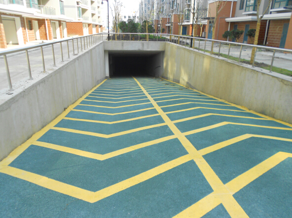 水性無(wú)震動(dòng)防滑車道施工工藝 為什么選擇滄晟水性無(wú)震動(dòng)防滑環(huán)氧地坪漆弄車道？