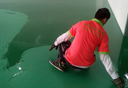 環(huán)氧防滑地坪多少錢？防靜電地板的特點是什么？