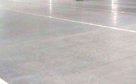 金剛砂地坪與耐磨地坪的優(yōu)點(diǎn)與缺點(diǎn)是什么？